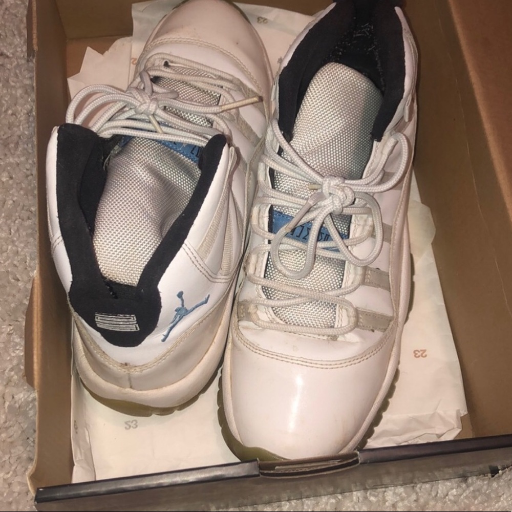 Air Jordan 11 Legend Blues